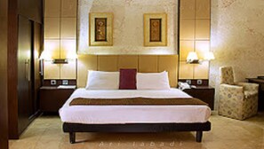 أغطية فراش متميزة وألحفة محشوة بالريش ومكتب ومساحة عمل للكمبيوتر المحمول