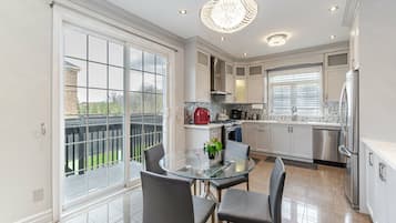 Vila Presidensial | Dapur pribadi | Mesin pembuat kopi/teh dan ketel listrik