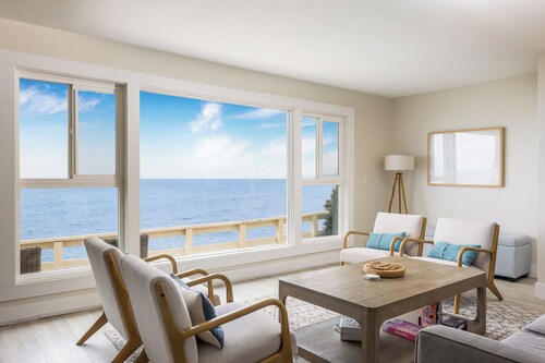 Cliffside Perfection | Massive Outdoor Space, Jacuzzi, Pet Friendly, Parking & Ocean Views