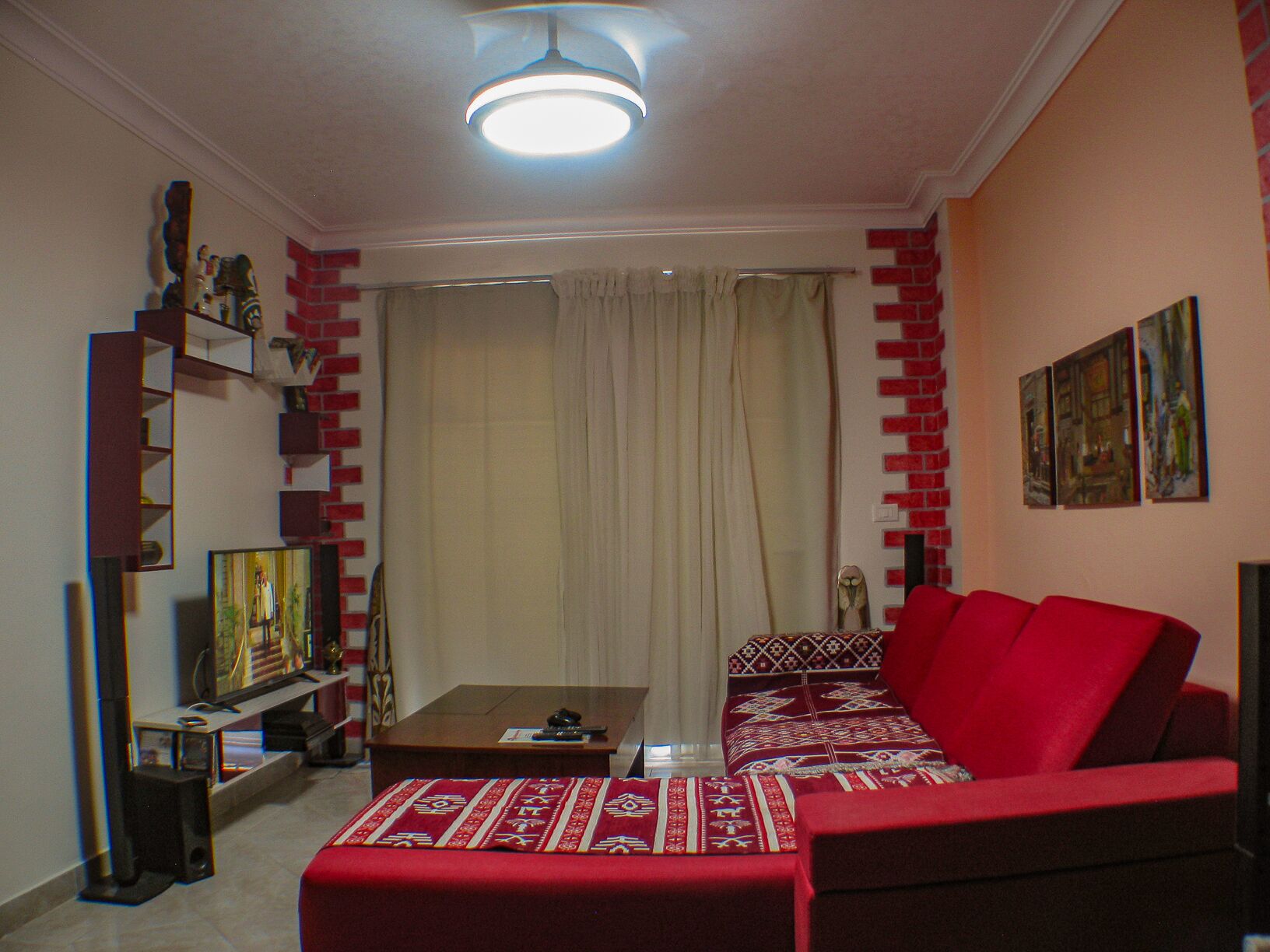 Smart TV, console de videogame, DVD player, livros