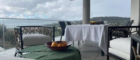 屋外ダイニングエリア