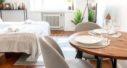 2ndhomes Cozy Apartment with Park View