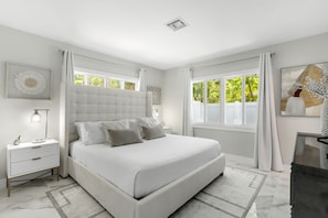 3 bedrooms, desk, iron/ironing board, travel cot - FIFA Perfect | Oceana: Pool, Game Room, Walk to Beach (Fort Lauderdale)