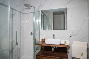 Regadera, amenidades de baño ecológicas, secadora de cabello, bidet 