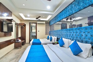 Family Studio Suite | Premium bedding, soundproofing, rollaway beds, free WiFi - Hotel Vanson Delite (New Delhi)