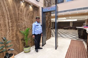 Front of property - Hotel Vanson Delite (New Delhi)