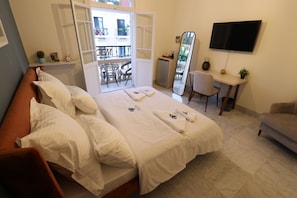 Habitación exclusiva con 1 cama doble o 2 individuales | Caja fuerte, escritorio, espacio para trabajar con un portátil