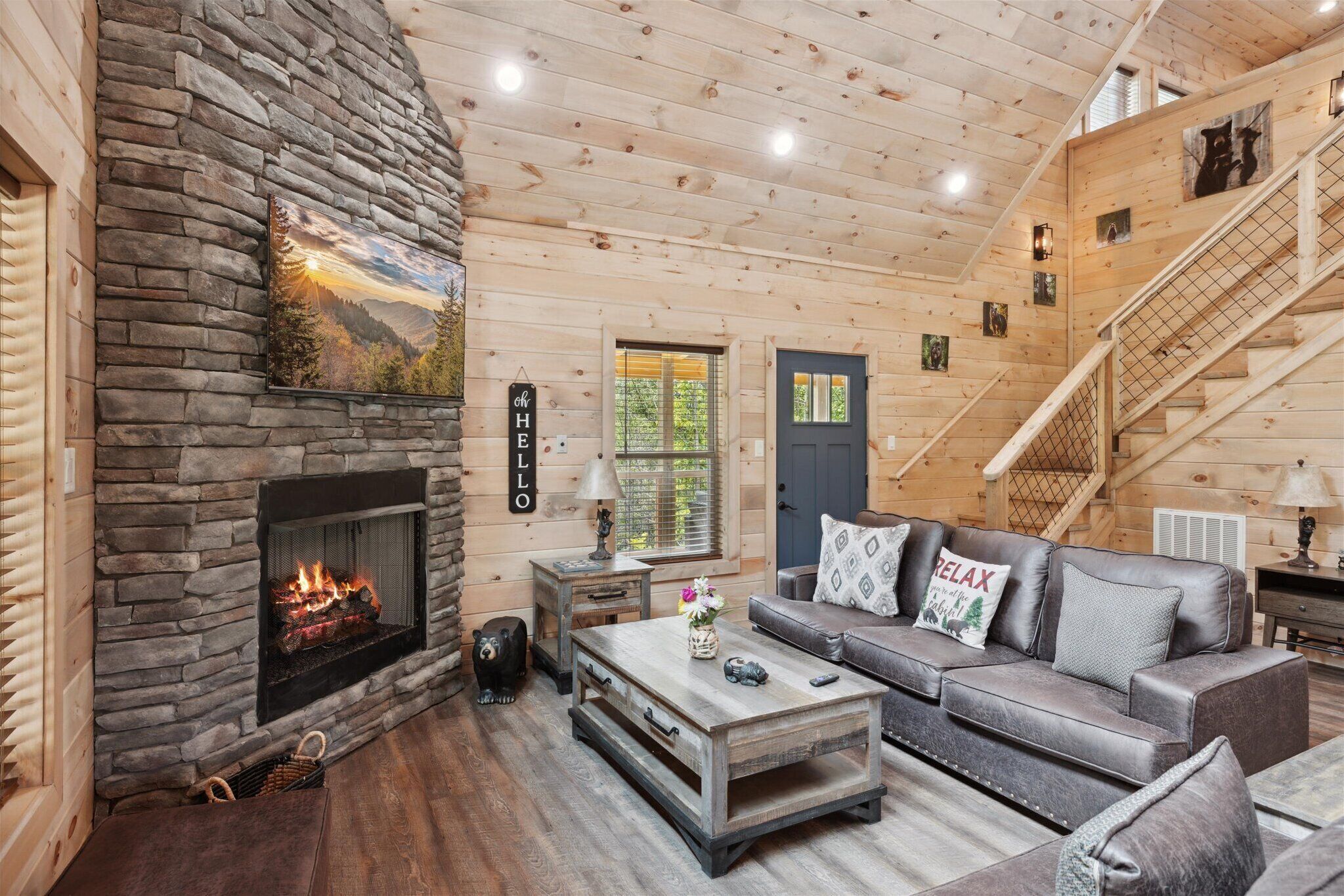 Brand New 2 Bedroom Cabin with Hot Tub, Pool Table, Resort Amenities and More!