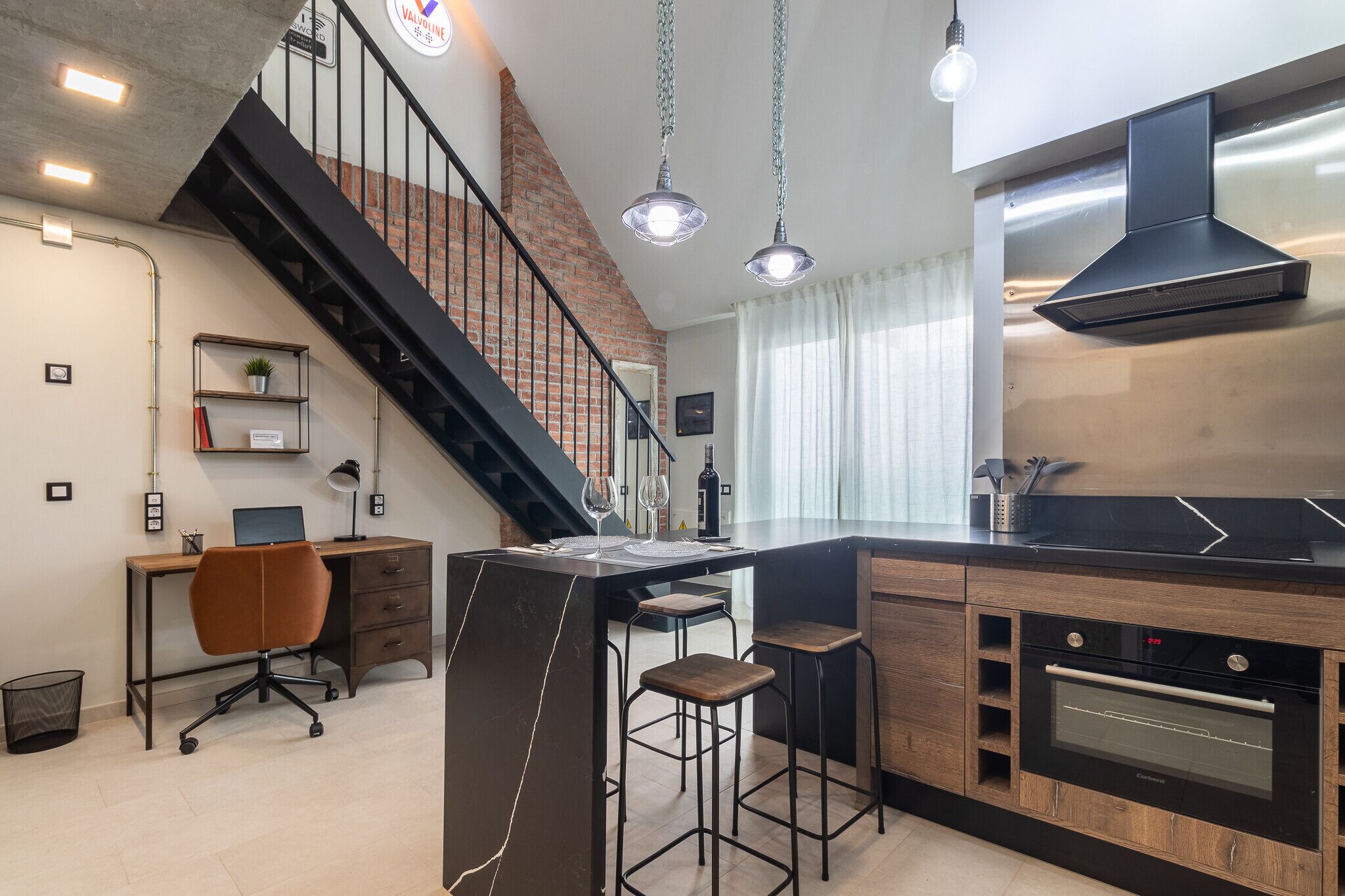 Flatguest Industrial Loft PLUS by Marina Suites - WIFI