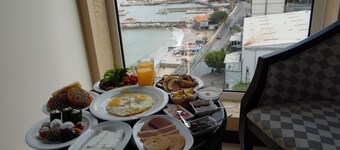 Portaluna Hotel & Resort By Reston