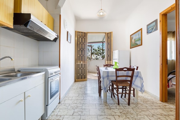 Apartment | Eigene Küche | Kochgeschirr/Geschirr/Besteck