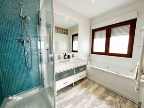 Bathtub, hair dryer, towels