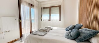 STE003 Riverview 4 Bedroom House, with Private Pool