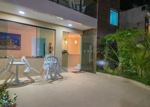 Hiên