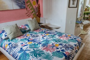 1 bedroom, in-room safe, WiFi, bed sheets