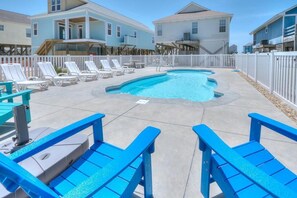 Pool - Stay at Reel Estate, a spacious 3-bedroom home in Oak Island, perfect for beach lovers! (Oak Island)