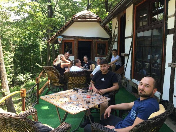 Cabane, 1 grand lit | Restauration extérieure