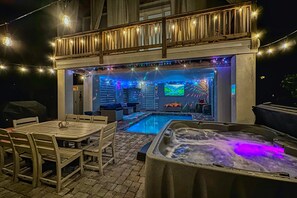 Outdoor dining - Luxury Beach House, Heated Pool, Hot Tub, 3D Theater, Walk to Beach (Hilton Head Island)