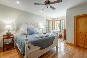 3 bedrooms, desk, iron/ironing board, free WiFi