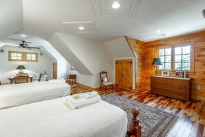 3 habitaciones, escritorio, tabla de planchar con plancha y wifi gratis 