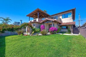 Exterior - Walk To The Beach | Outdoor Dining | Spacious (Carlsbad)