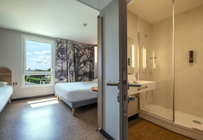 Quadruple Room | Desk, free WiFi, bed sheets