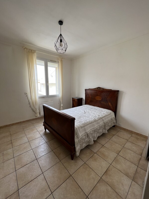 2 bedrooms, WiFi, bed sheets
