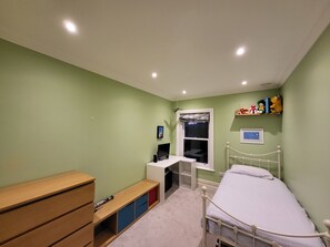 4 chambres, fer et planche à repasser, Wi-Fi, draps fournis
