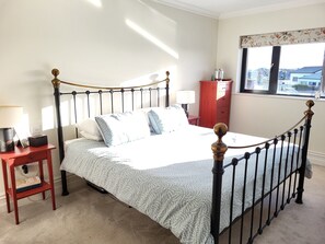 4 Schlafzimmer, Bügeleisen/Bügelbrett, WLAN, Bettwäsche