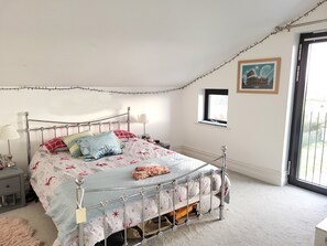 4 bedrooms, iron/ironing board, WiFi, bed sheets - Spacious Galway City House (Galway)