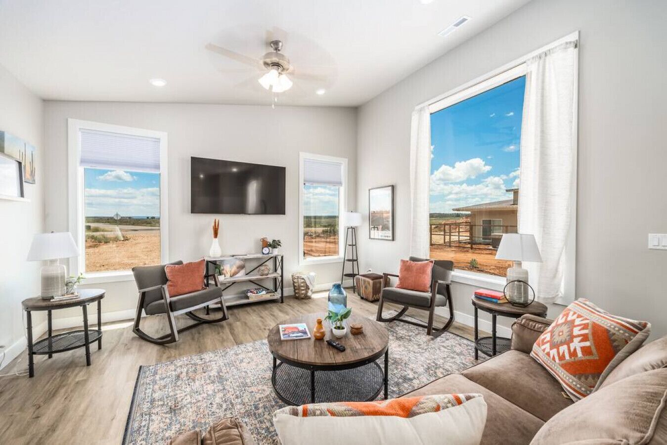 High Desert luxury w/views for families