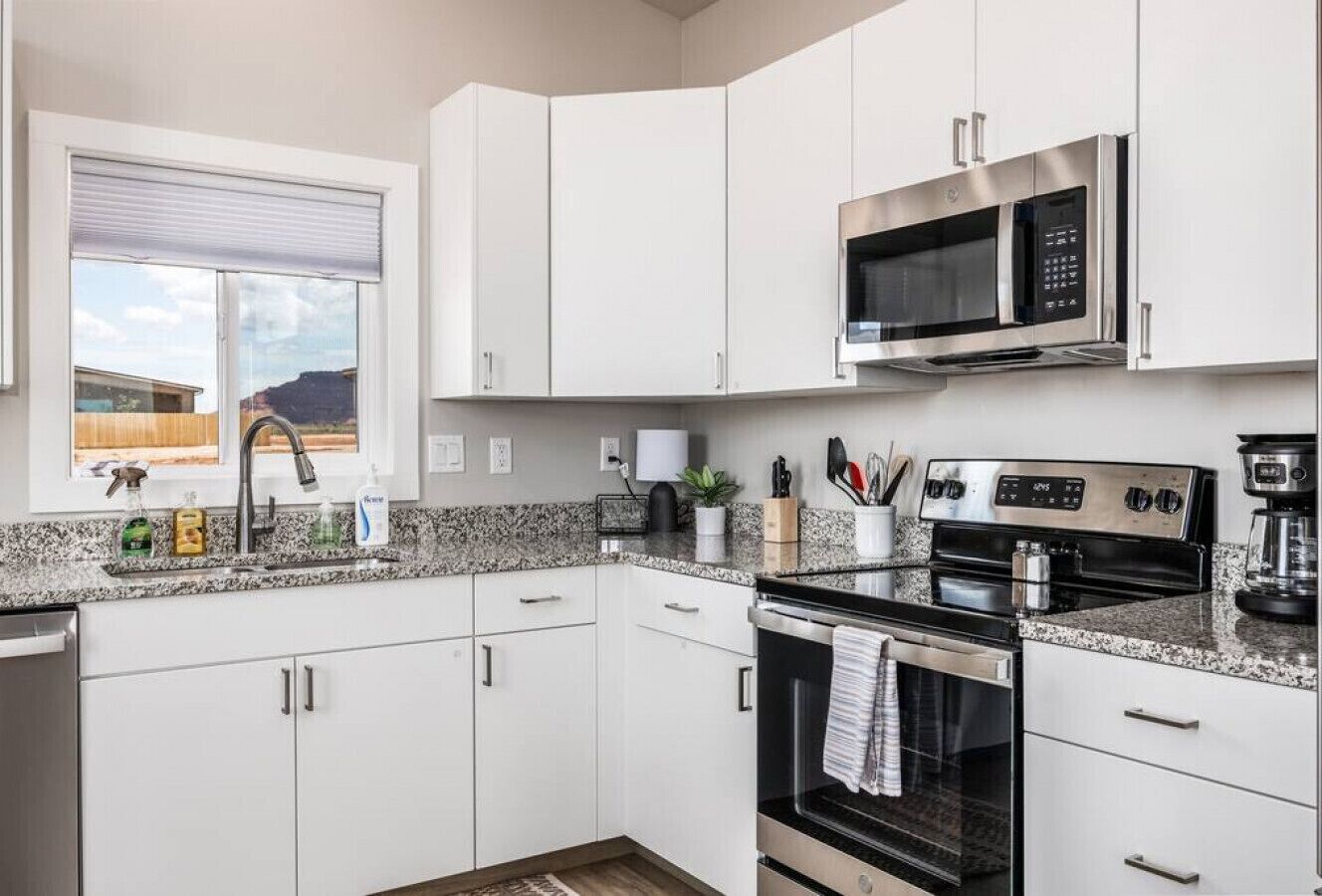 High Desert luxury w/views for families