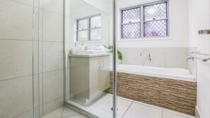 Bathtub