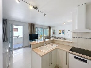 Fridge, microwave, oven, dishwasher