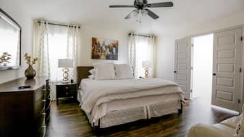 4 bedrooms, desk, iron/ironing board, travel crib