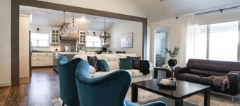 The Cozy Modern 4 Bedroom