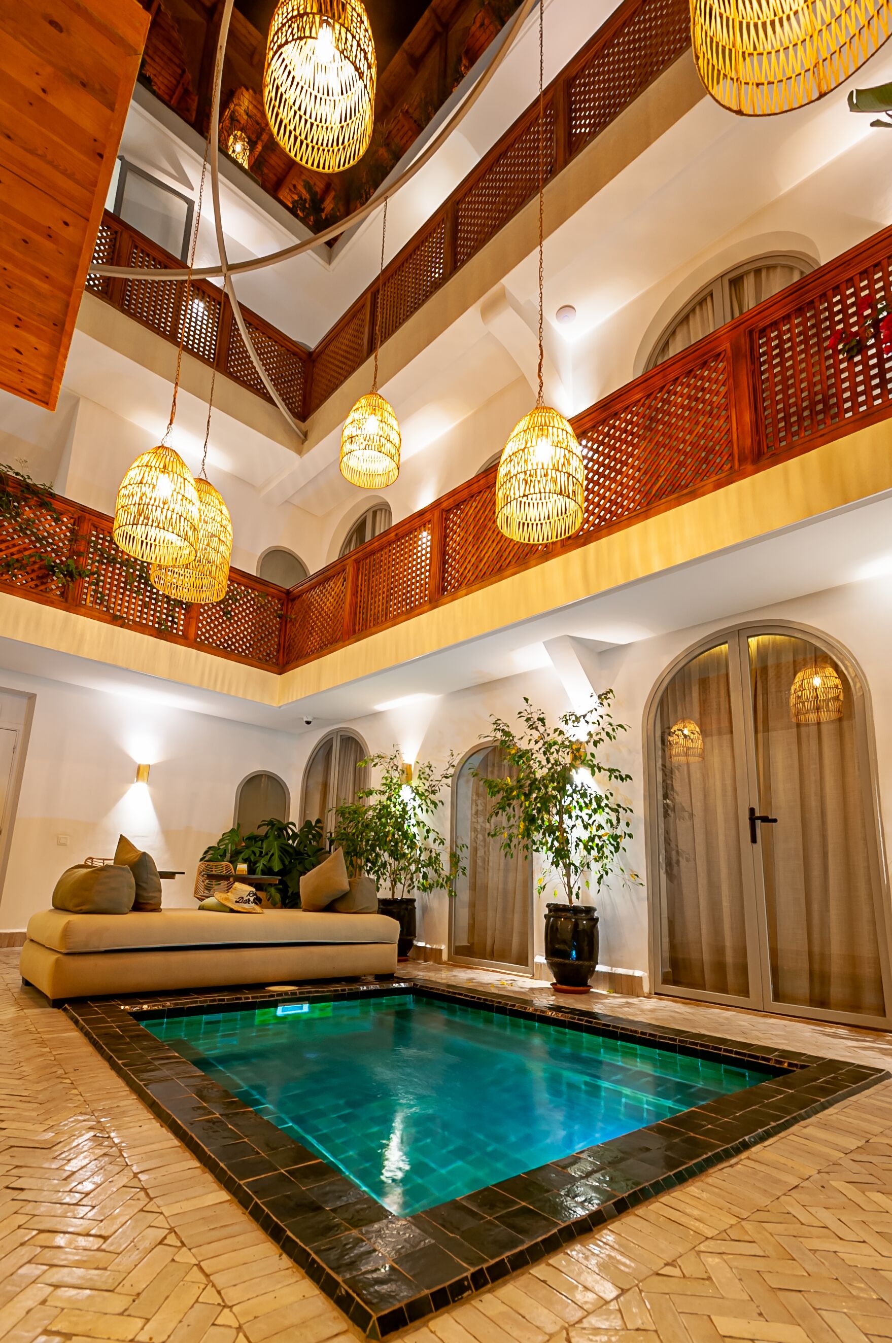 Kolam renang tertutup 