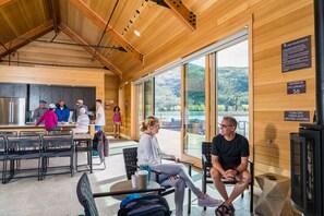 Dining - Red Fox Lodge - Mountain Modern Luxury Rental (Silverthorne)