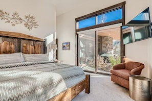 4 bedrooms, desk, iron/ironing board, free WiFi