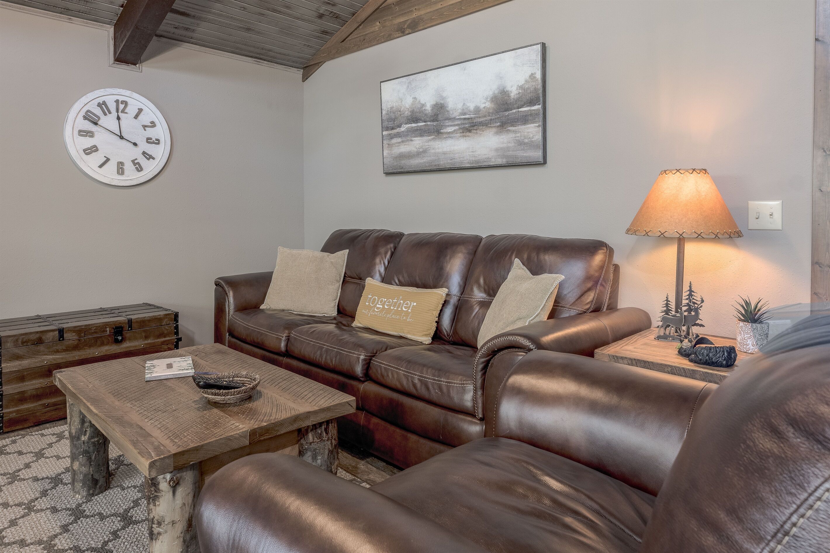 Lunker Bunker! 2 bedroom lakefront w/ boat slip