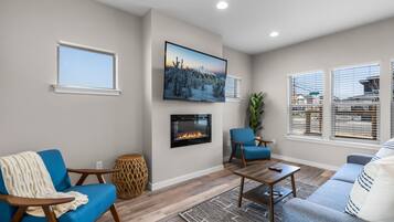 Smart TV, fireplace