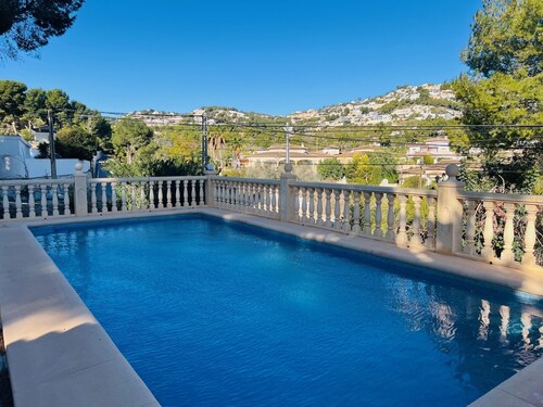 1.5km from L'Ampolla Beach and town | Comfortable | 3 double bedrooms |