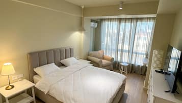 2 bedrooms, desk, iron/ironing board, WiFi