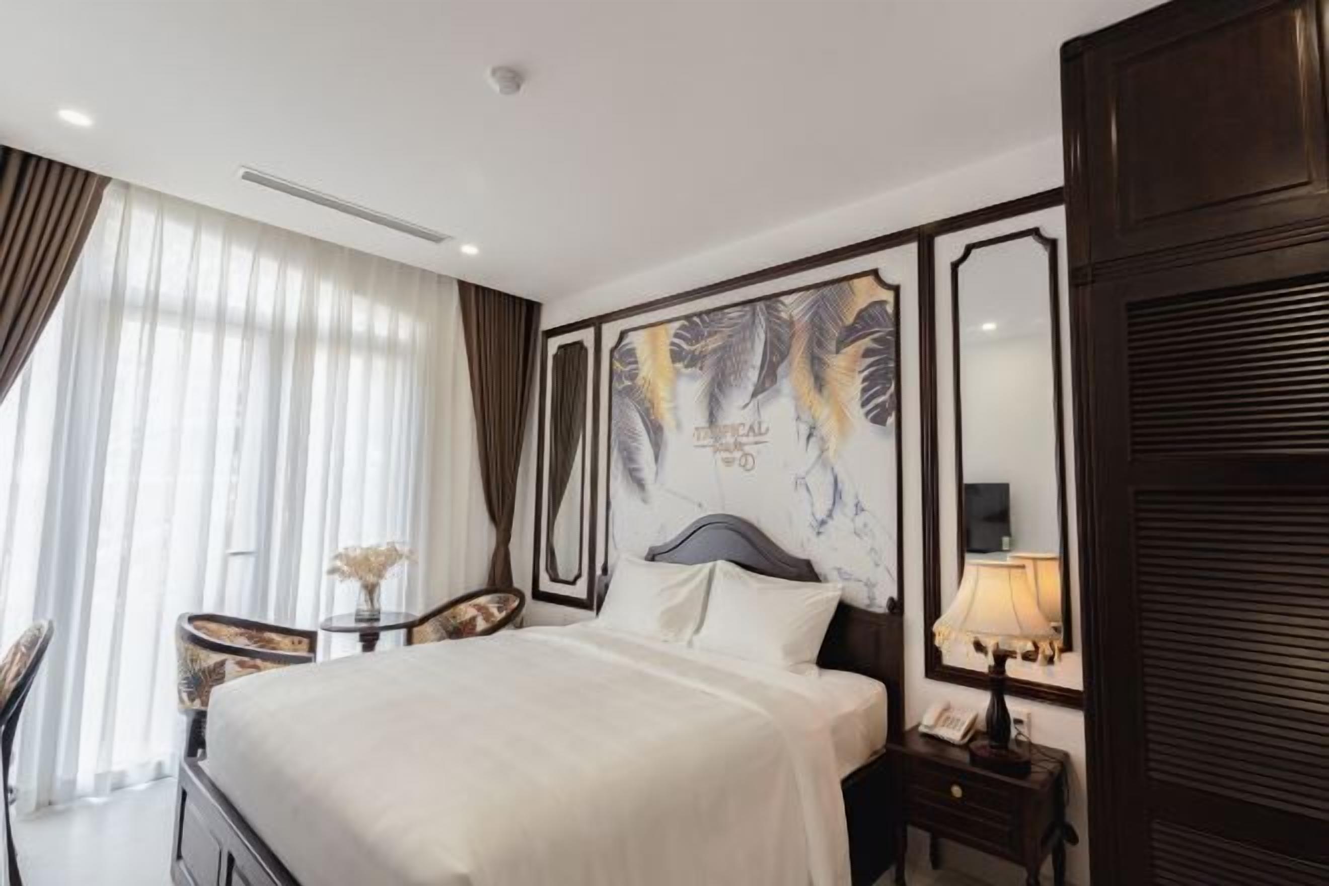 Minibar, in-room safe, desk, laptop workspace