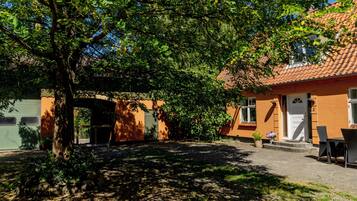 Udsigt til gårdsplads