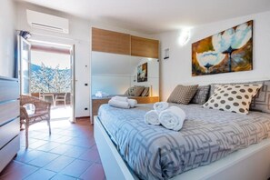 2 bedrooms, in-room safe, desk, free WiFi