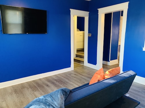 Royalty Homes - College Style 3 bedroom Apartment