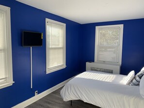 3 bedrooms, desk, iron/ironing board, free WiFi