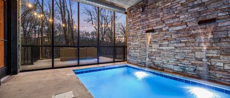 Alberca techada y alberca climatizada