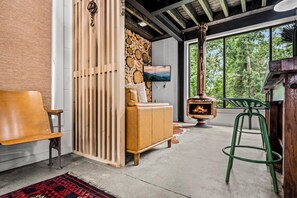 Smart-TV, Kamin, Videospiele, DVD-Player